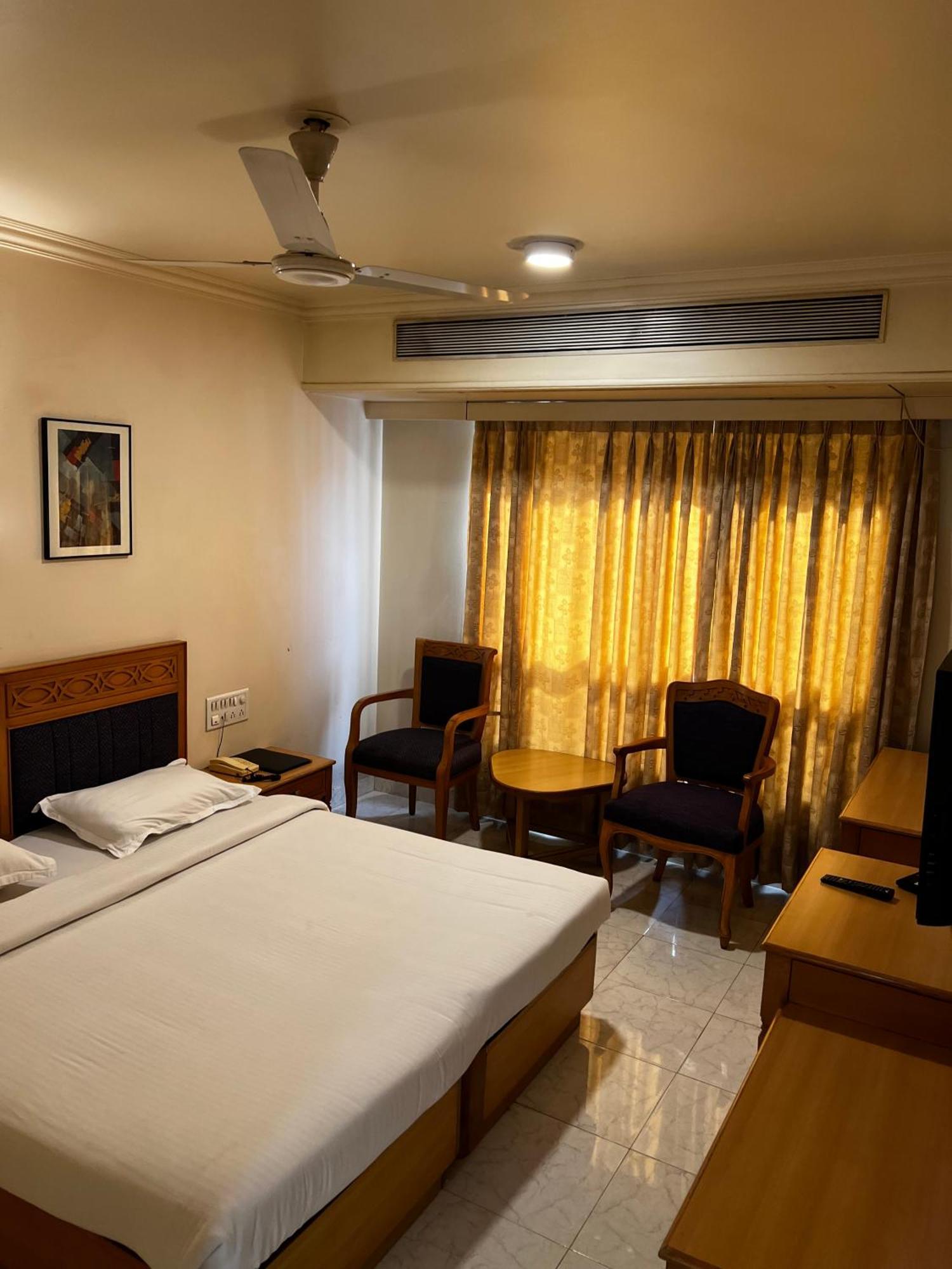 The Ambassador Hotel Pune Eksteriør billede